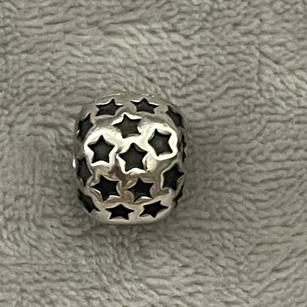 Pandora bracelet charm clip